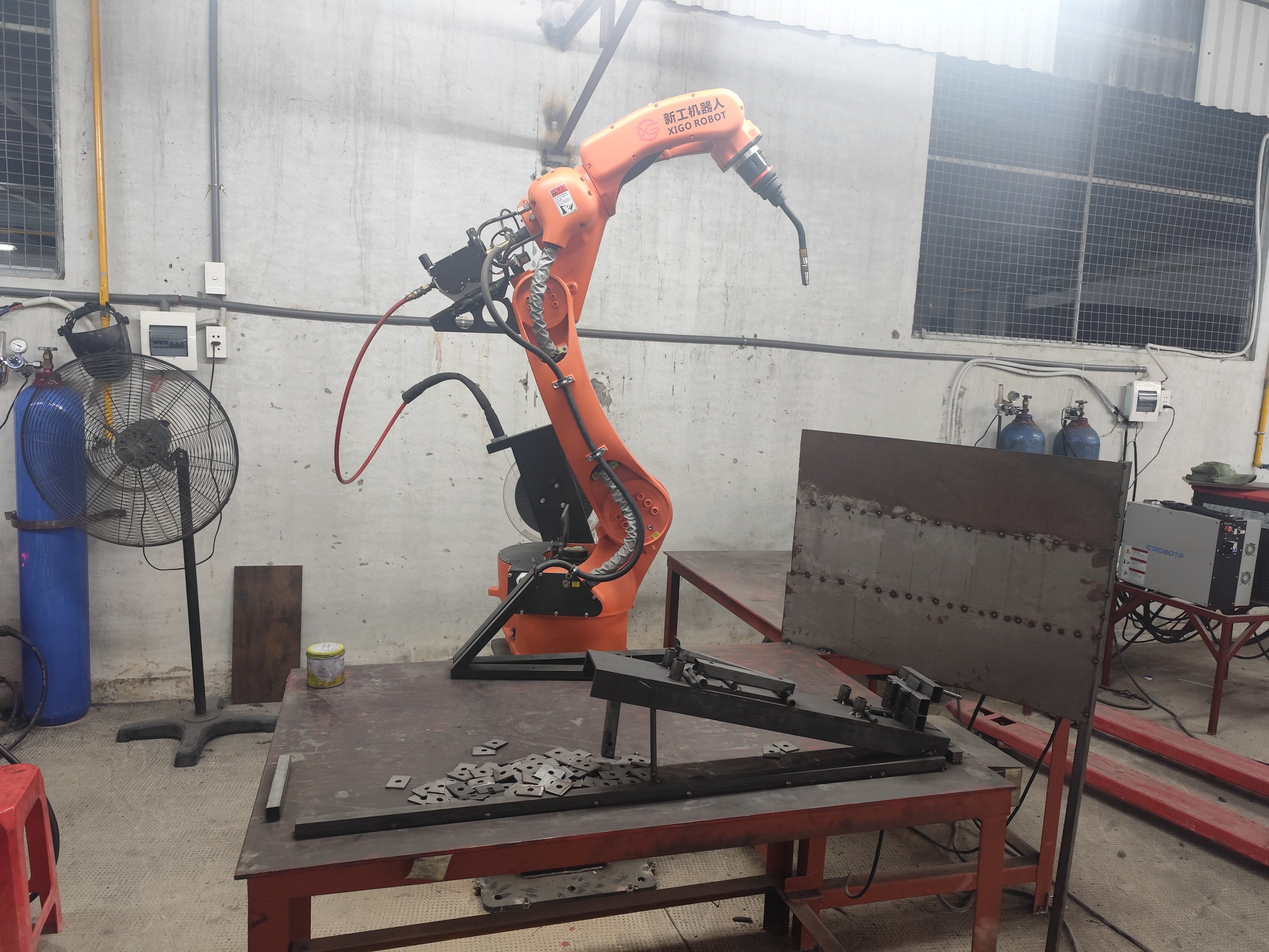 Robotic welding machine.jpg